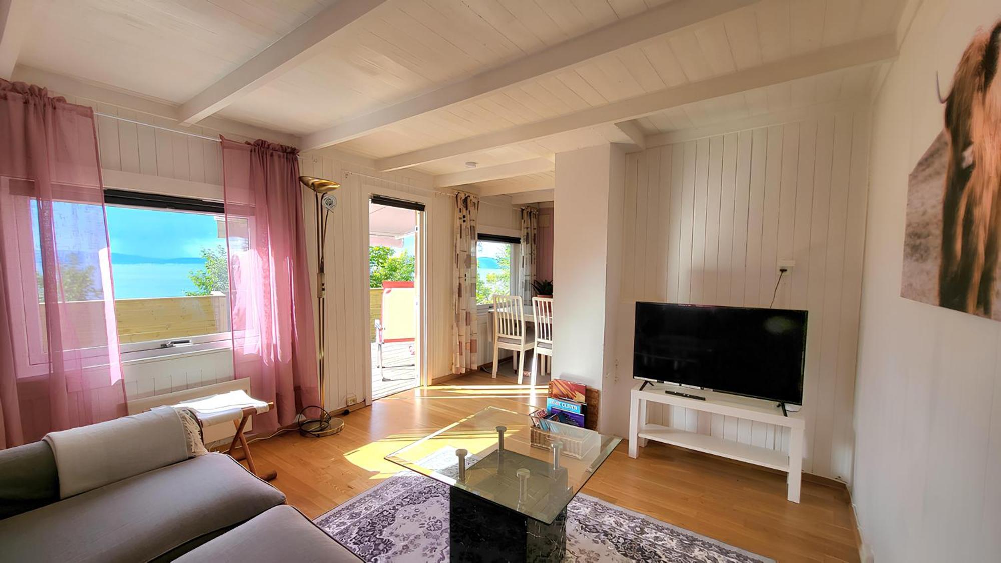 Ocean Side House, Sea View, Free Parking ! Villaer